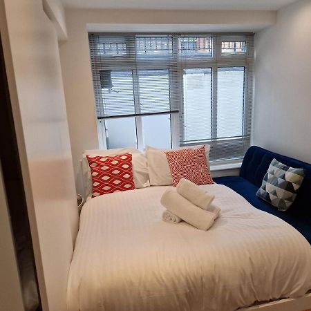 Lovely 1-Bed Apartment In Лондон Экстерьер фото