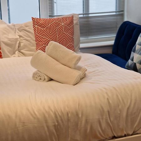 Lovely 1-Bed Apartment In Лондон Экстерьер фото