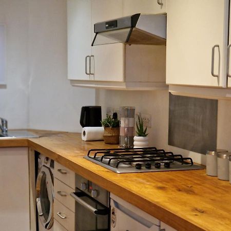Lovely 1-Bed Apartment In Лондон Экстерьер фото
