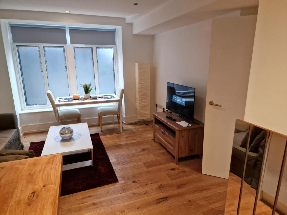 Lovely 1-Bed Apartment In Лондон Экстерьер фото