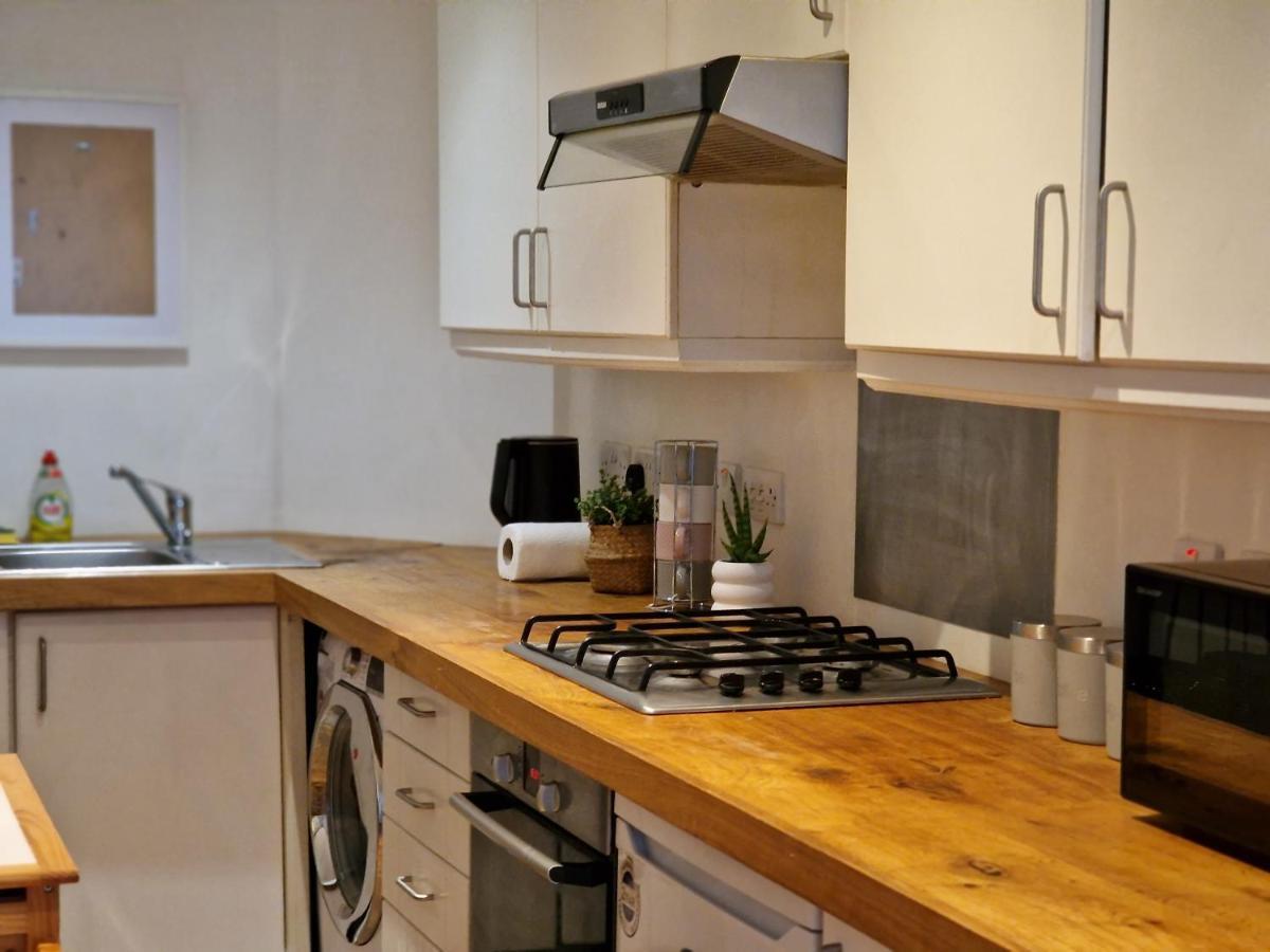 Lovely 1-Bed Apartment In Лондон Экстерьер фото