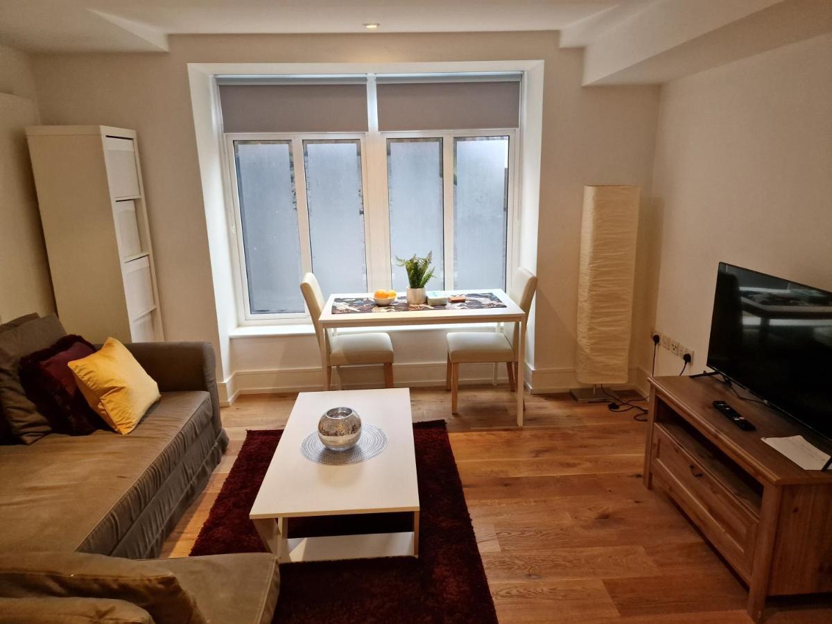 Lovely 1-Bed Apartment In Лондон Экстерьер фото