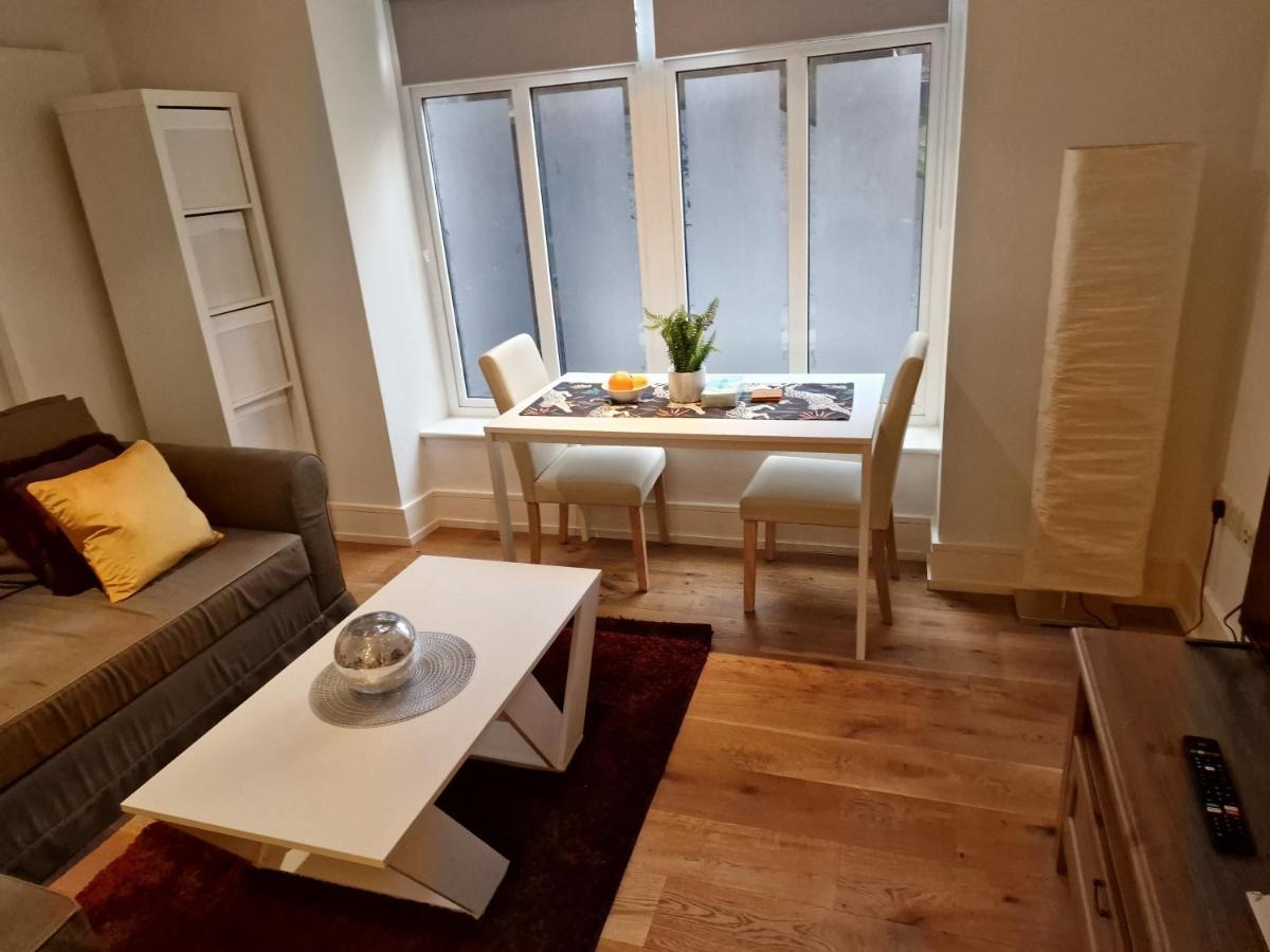 Lovely 1-Bed Apartment In Лондон Экстерьер фото